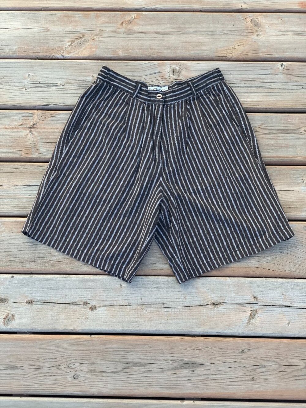 Vintage 90s Pleated Trouser Mom Shorts 6 Black White Pinstripe High Rise Bermuda
